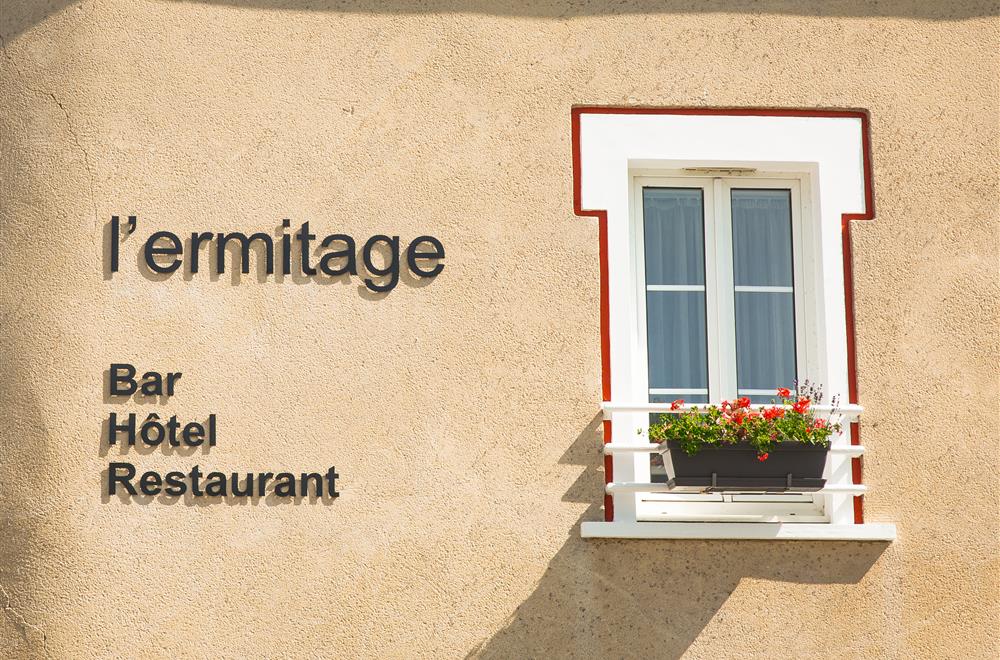 Sablé-sur-Sarthe Logis l'ermitage hotel & restaurant à Saulges en Mayenne